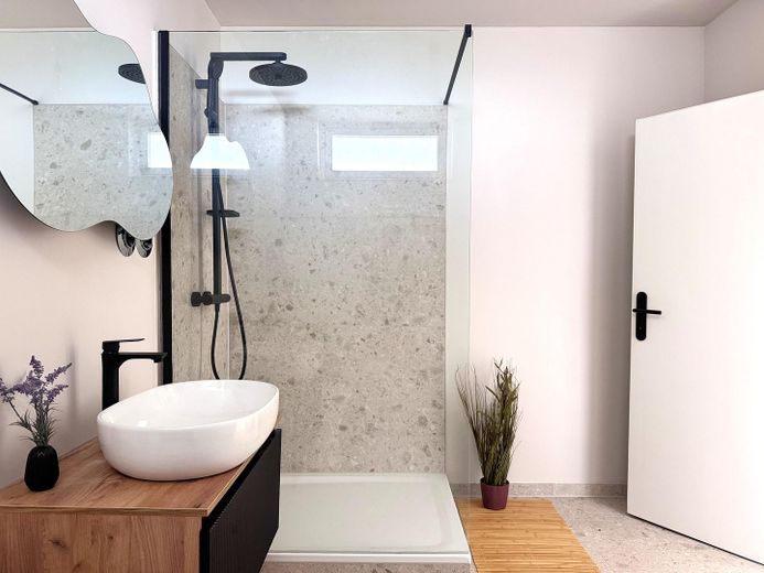*ZONDER COURTAGE* Stijlvol gemoderniseerd 2-kamer appartement met droomuitzicht & groot zonnebalkon – Foto 7