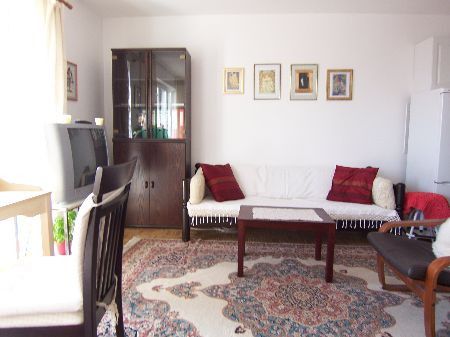 Temporaneamente dal 1.9.26/15.9.26/1.10.26Arredato -  11 mesi -   Tranquillo verso il cortile interno - Centrale - – Wohnzimmer Sofa