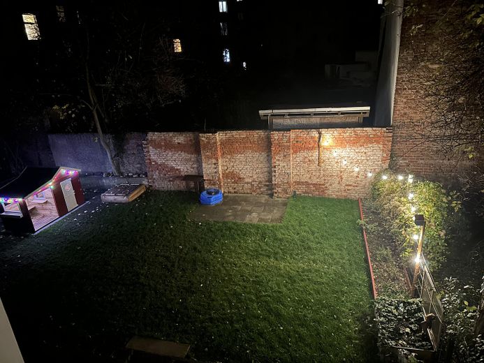 Gemeinschaftsgarten bei Nacht