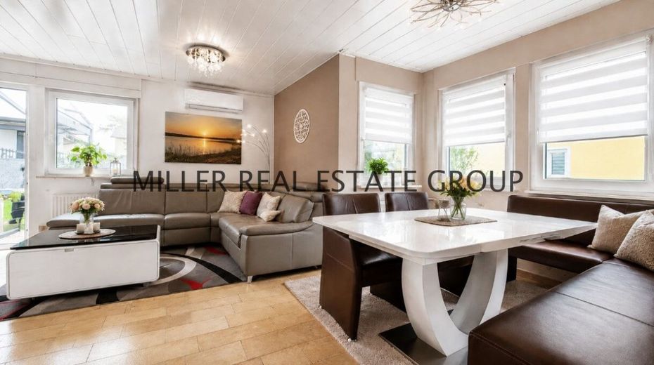 Privates Wohnresort in Altmannstein-Pondorf: Exklusives Einfamilienhaus mit Pool, Sauna, Grillkota, PV-Anlage, Speicher &amp; großer Südwest-Terrasse! – Wohn-Essbereich