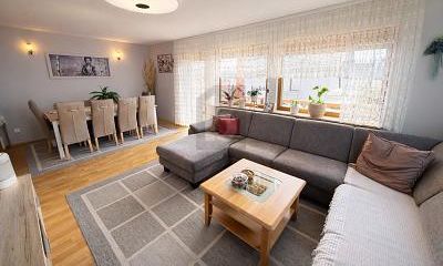STILVOLL MIT SCHÖNEM GARTENBEREICH – 1776707892_dc8f89b.jpg