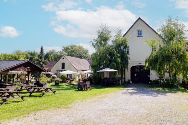 Tradicional Hof Luckmann: Establecido biergarten de parque con acogedora casa de vivienda