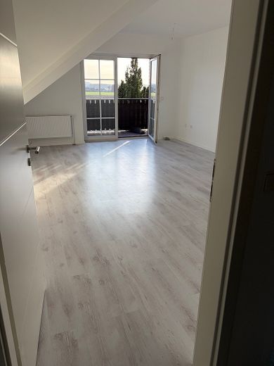 Appartement de 3 pièces dans un cadre idyllique avec jardin et 2 places de stationnement – Photo 1