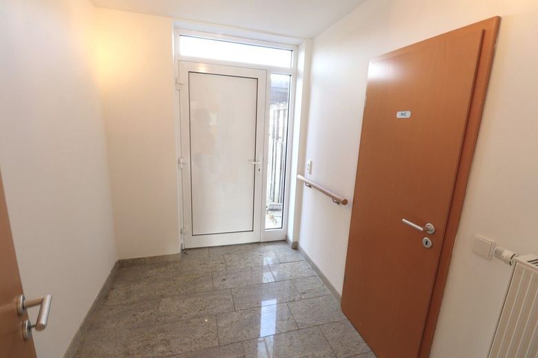 Mörse + + viel Platz + + 5 Zimmer + +  2x Balkon + + Carport + + Keller – Flur/Diele