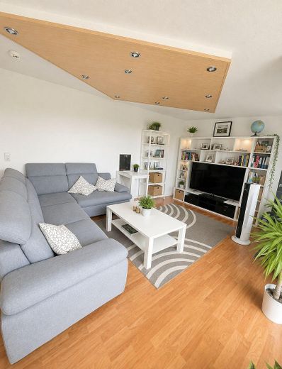 Lichtdurchflutete 107m 4-Zimmerwohnung – Wohnzimmer
