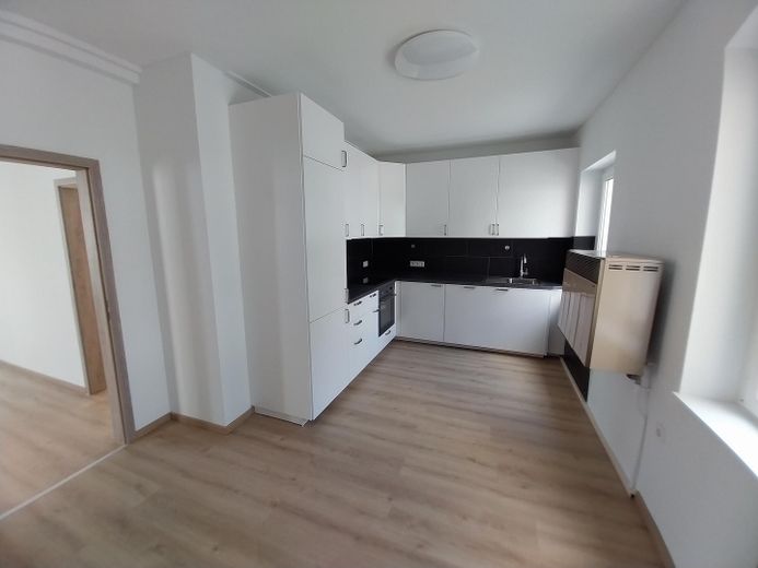 Quiet, bright 2-room apartment with new fitted kitchen in Stuttgart-West – Küche