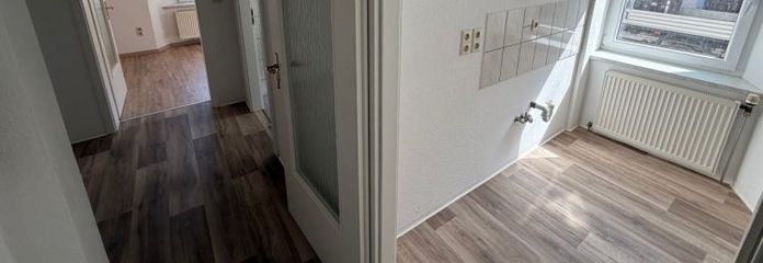 Світла 2-кімнатна квартира на високому першому поверсі в Аумі