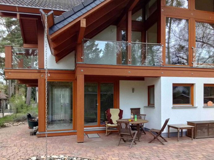 Hochwertige Baukunst &amp; nachhaltige Ausstattung - ein Zuhause mit Zukunft – teilüberdachter Terrassenbereich