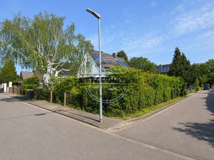 Point fort d’investissement à la périphérie de Hambourg : terrain d’angle avec un énorme potentiel de développement à Barsbüttel – Photo 1