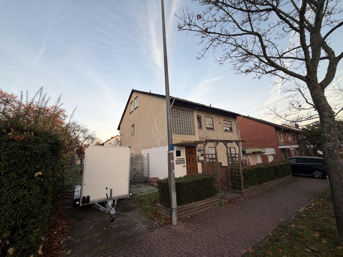 Seitenansicht von der Strasse