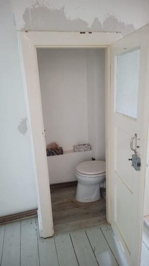 Helle 4 Zimmerwohnung, mit Aussicht: Raum für Entfaltung und zentrumsnahes Wohnen in der Oststadt – Kleine Toilette