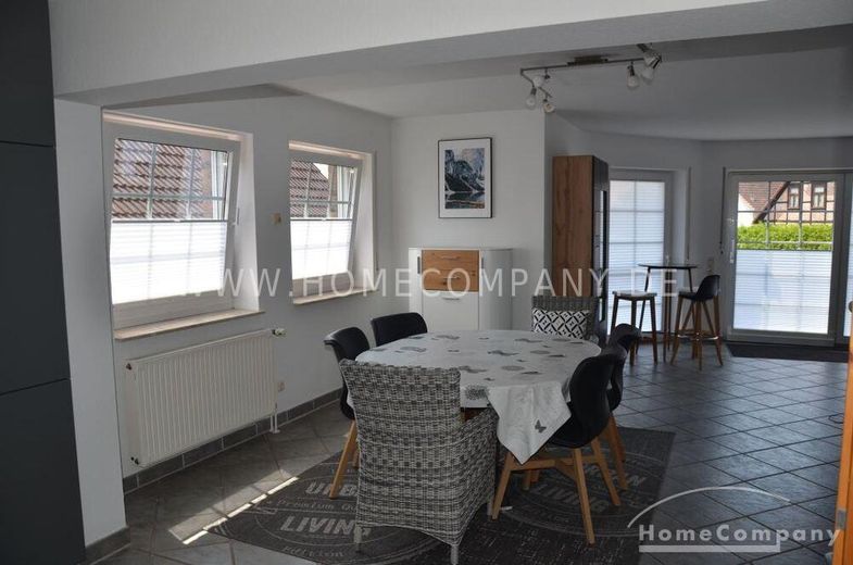 Großes Haus, möbliert, 6 Zimmer, Terrasse /Garten, Balkon, geeignet für bis zu 6 bis 8 Personen. – 7c944783581871f927f25e1a436c87f962991850.jpg