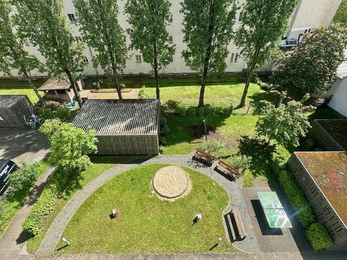 LISTO PARA OCUPAR DE INMEDIATO - MODERNO APARTAMENTO URBANO DE 30 M² EN EL PRÓSPERO BERLÍN-ADLERSHOF – Ausblick vom Balkon
