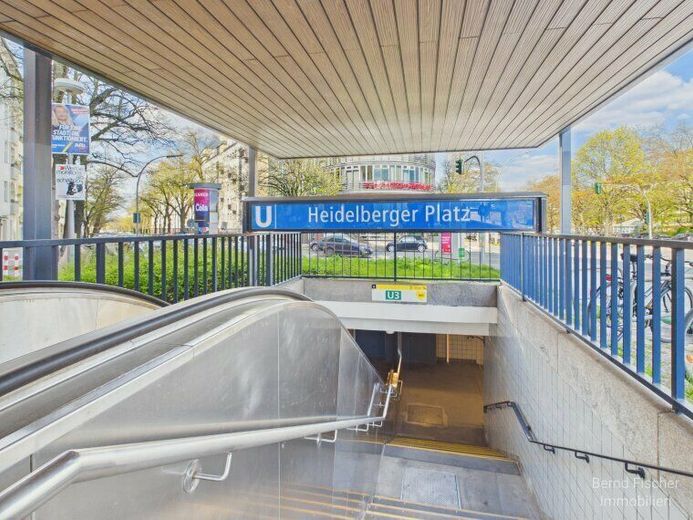 2 Zimmer Küche Bad Balkon in Wilmersdorf – U-Bahnstation 300 m