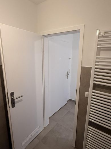 Provisionsfreie frisch renovierte EG-Wohnung mit Stellplatz nahe Wilhelmplatz und Schreventeich –  Bad/Flur