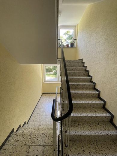 Renoviert und gut vermietet - ideale Kapitalanlage – Treppenhaus