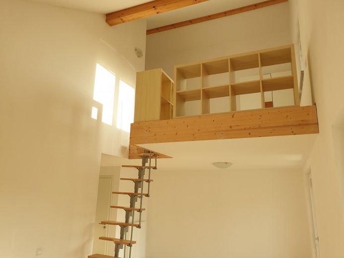 #2.17# Sehr schöne vollmöblierte Galeriewohnung mit Balkon. Ab Oktober. – Foto 8