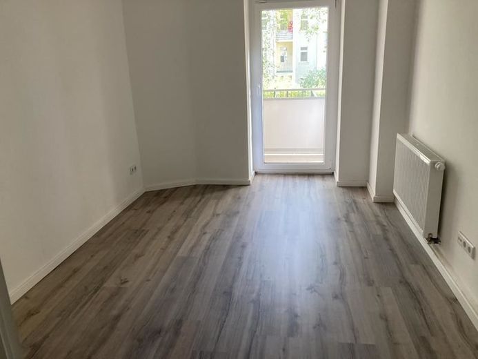 Großzügige 2-Zimmerwohnung mit Laminat, Balkon, Wanne und Einbauküche! – IMG_1272