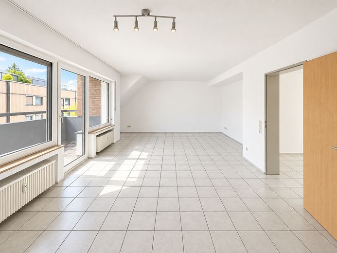 Über den Dächern von Langenfeld – 3 Zimmer mit Balkon & Einbauküche – Wohnbereich