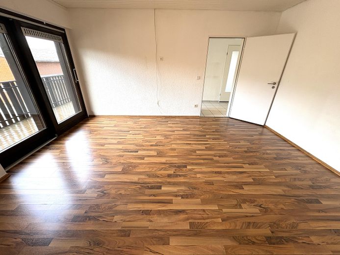 Exklusives Wohnen mit Garten, Neubezug n.Renovierung mit 2 großzügigen Balkonen – Eingang Homeoffice Zi.