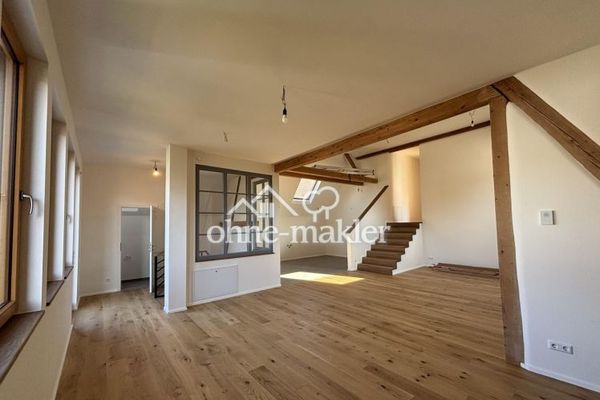 Vida única: loft con balcón soleado y jardín privado