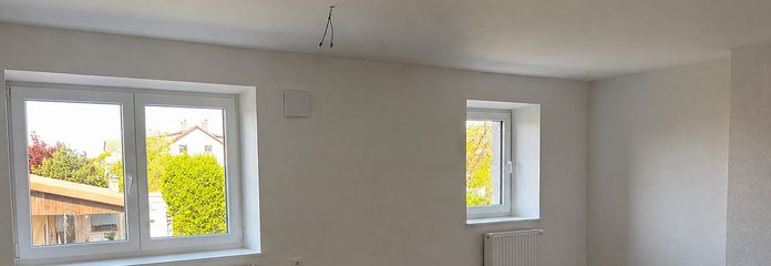 Frisch sanierte 3-Zimmerwohnung mit Balkon in Schwandorf-Ettmannsdorf – Wohnzimmer