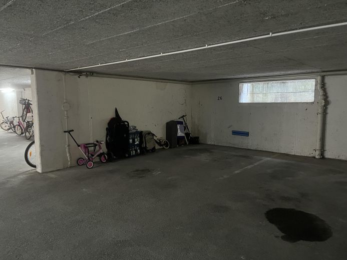 Porsche praktisch vor der Haustür: 3-Zimmer Wohnung mit zwei Balkonen und Tiefgaragenstellplatz – TG-Stellplatz