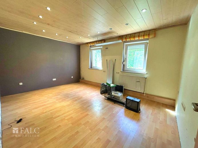 ***Natur &amp; Freiraum - Einfamilienhaus mit großem Grundstück in idyllischer Lage*** – Zimmer EG