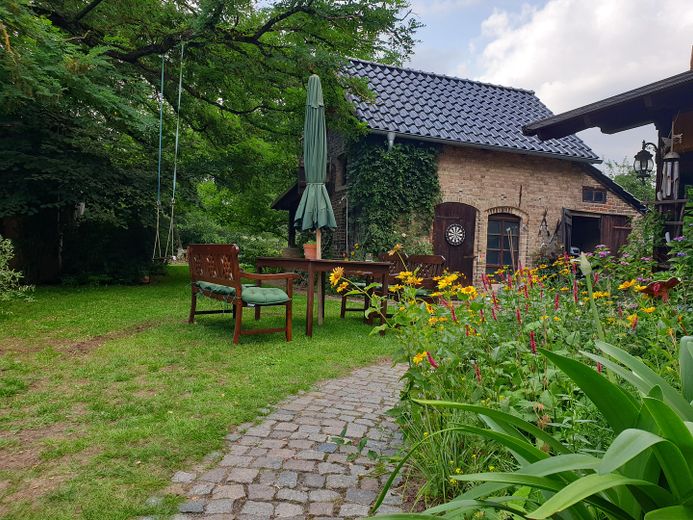 Charming country house with living basement, large garden, workshop, two verandas, hobby stable – entkernter Stall Hobby-Nutzung