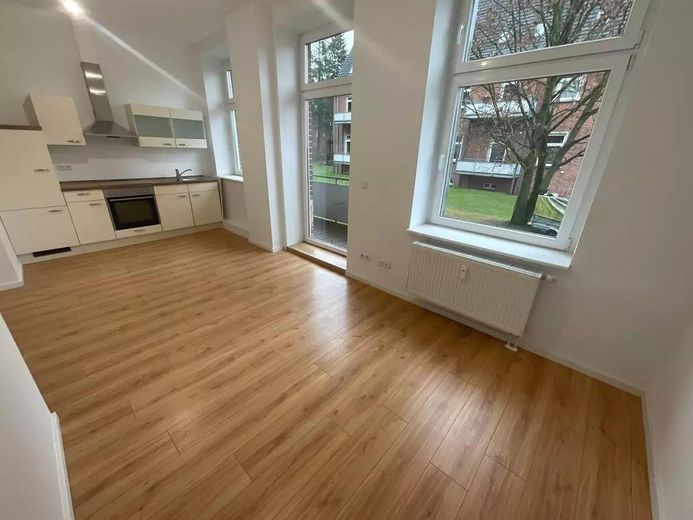 Hochparterre-Wohung mit großzügiger Wohnküche und Balkon – Foto 2