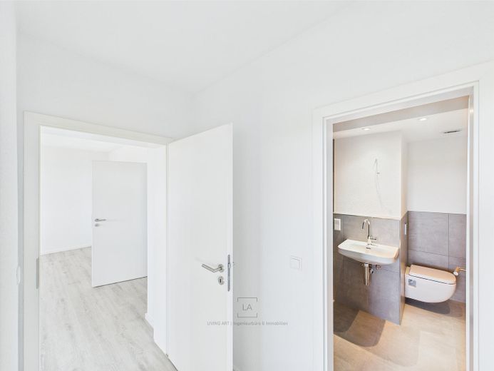 ** Primera ocupación** Vivienda de 2 habitaciones recién reformada con balcón | Ideal para uso propio e inversores – Foto 4