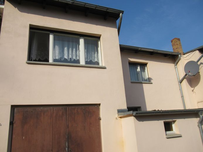 2 Häuser auf einem Grundstück Zentrum EFH Gewerbe 5 Garagen Halle privat – Wohnhaus Hinterhof