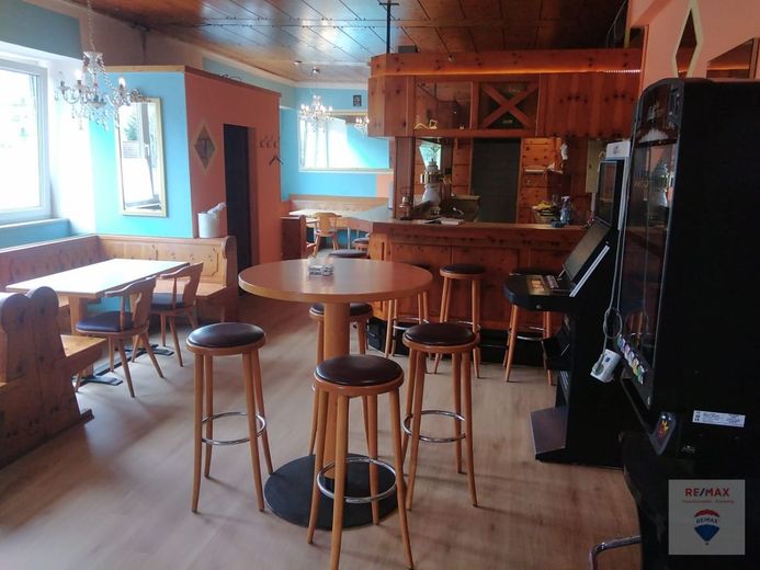 Attraktive Wohnung mit großem Garten,
Garage mit verpachteter Gaststätte 
inklusive genehmigtem Biergarten – Gasstätte (5)