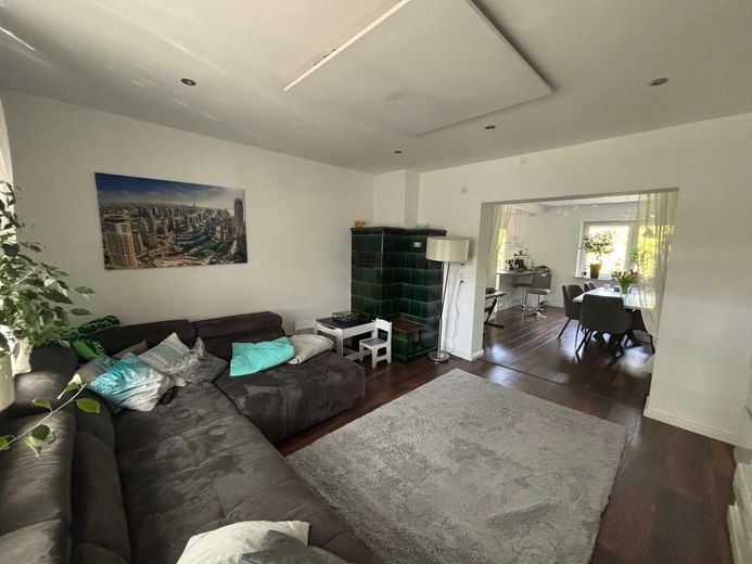 Libero e modernizzato con standard elevato – casa familiare nel popolare quartiere Augustinus di Neuss – Wohnzimmer