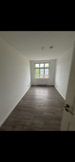 Moderne 4-Zimmer-Wohnung mit Balkon und offener Küche in Schönberg – Foto 4