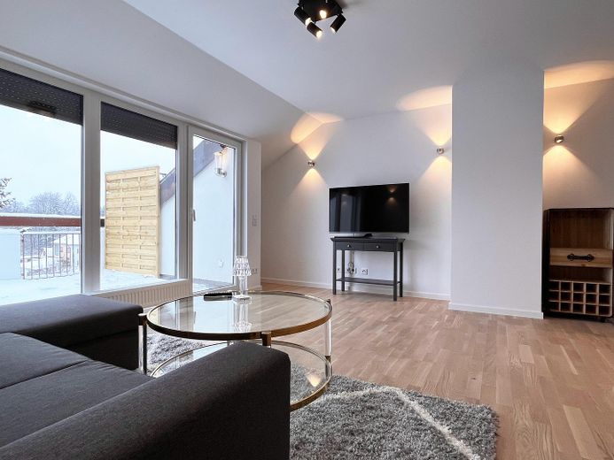 Modern, stilvolles Penthouse  mit guter Anbindung an die Münchner Innenstadt und Augsburg – Wohnzimmer