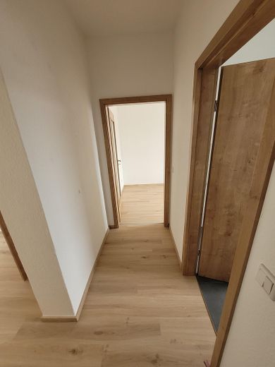 Frisch sanierte Wohnung mit effizientem Grundriss – Flur