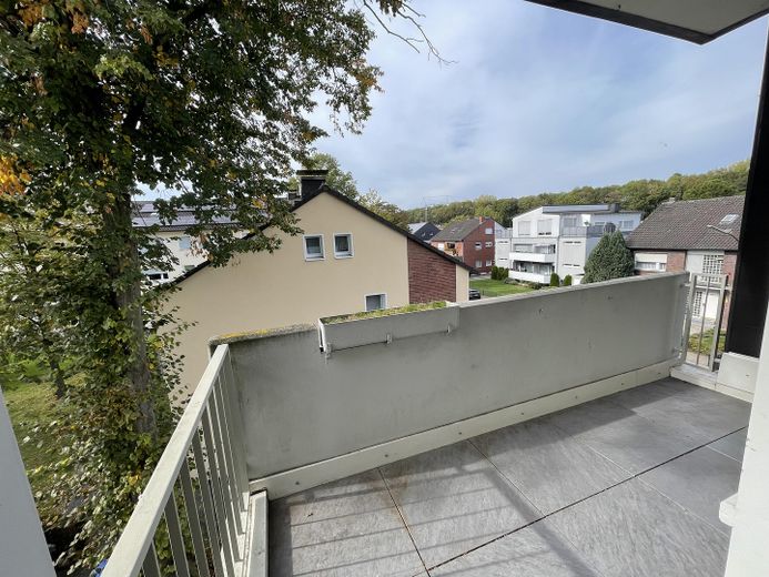 Frisch renovierte 2-Zimmer-Wohnung für 1-2 Personen, Balkon, Einbauküche, ca. 61 m², Lünen-Wethmar – Balkon