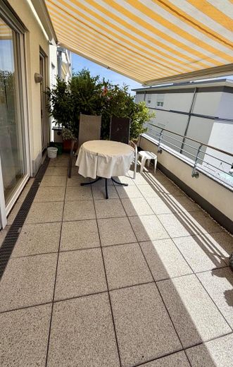 Senza provvigione! Gioiello abitativo luminoso - 3,5 locali a Immenstaad - vista lago e montagne - classe energetica A – Großer Balkon mit Markise