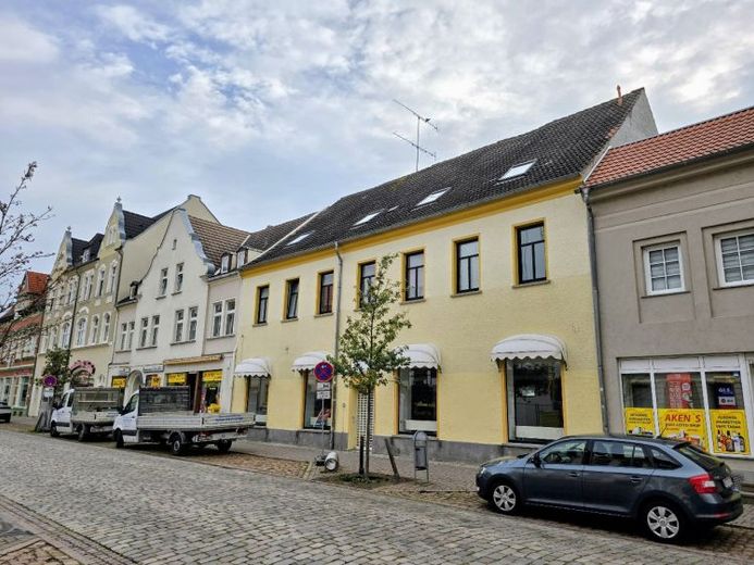 Il suo nuovo negozio al piano terra nel centro di Aken (Elbe) la aspetta – Foto 1