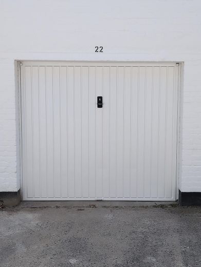 Garage in Bramfeld zu verkaufen – Garagentor