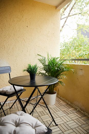 Mehrere hochwertige WG-Zimmer in frisch sanierter Wohnung - Erstbezug – gemeinschaftlicher Südbalkon