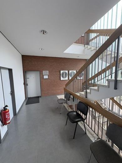 Praxisräume ideal für Physio, Fusspflege, Heilpraktiker, Pflegedienst... – Treppenhaus