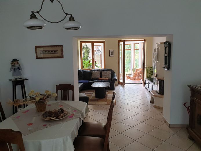 Großes Einfamilienhaus mit großem Garten – Foto 3