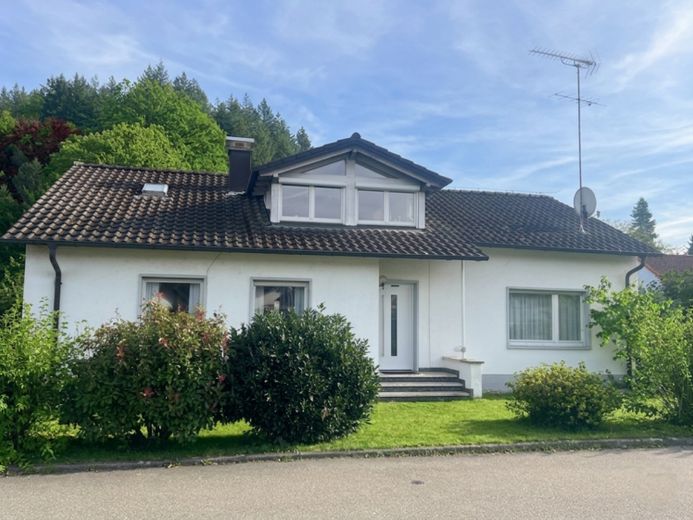 Casa unifamiliare idilliaca, accogliente e molto ben tenuta con vista sul verde – Foto 1
