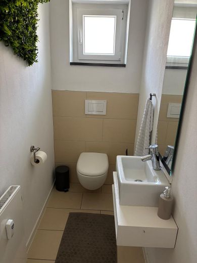 Moderne 4,5 Zimmer Wohnung in Brühl -PROVISIONSFREI- – Gäste-WC