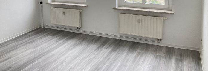 Frisch renoviert - zwei Zimmer in RSL!