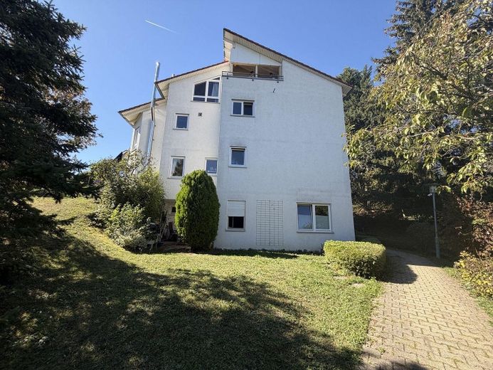 Helle 3-Zimmer-Erdgeschosswohnung mit Terrasse, Garten und Fußbodenheizung, Stellplätze optional – Hausansicht