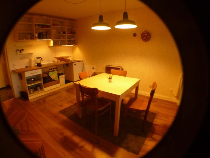 Apartamento modernizado de 2 habitaciones con logia y alquiler sólido – Essbereich
