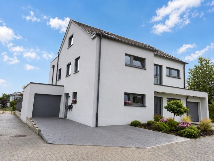 Moderna porzione di bifamiliare di alta qualità con giardino a Sinzig-Franken – Eingangsbereich links 